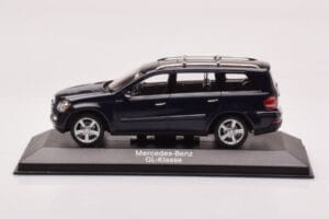 Mercedes GL X164 Tanzanite Blue Minichamps 1:43 B66962228 Diecast