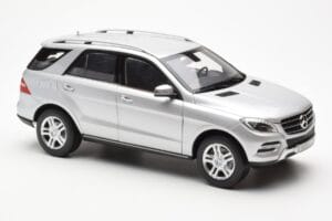 Mercedes M-Class W166 Iridium Silver Metallic Minichamps 1:18 B66960064 Diecast - image 6 of 8