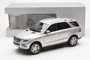 Mercedes M-Class W166 Iridium Silver Metallic Minichamps 1:18 B66960064 Diecast - image 8 of 8