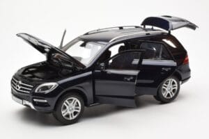 Mercedes M-Class W166 Tansanite Blue Metallic Minichamps 1:18 B66960065 Diecast - image 2 of 8
