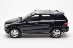 Mercedes M-Class W166 Tansanite Blue Metallic Minichamps 1:18 B66960065 Diecast - image 4 of 8
