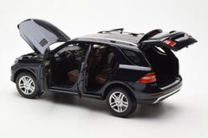 Mercedes M-Class W166 Tansanite Blue Metallic Minichamps 1:18 B66960065 Diecast - image 5 of 8