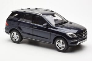 Mercedes M-Class W166 Tansanite Blue Metallic Minichamps 1:18 B66960065 Diecast - image 6 of 8