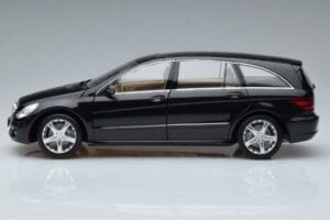Mercedes R-Class W251 Obsidian Black Minichamps 1:18 B66962325 Diecast - image 4 of 7