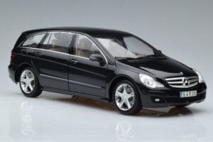Mercedes R-Class W251 Obsidian Black Minichamps 1:18 B66962325 Diecast - image 5 of 7