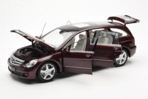 Mercedes R-Class W251 Red Metallic Minichamps 1:18 150034602 Diecast - image 2 of 8