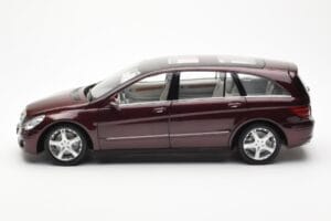 Mercedes R-Class W251 Red Metallic Minichamps 1:18 150034602 Diecast - image 4 of 8