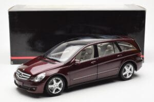 Mercedes R-Class W251 Red Metallic Minichamps 1:18 150034602 Diecast - image 8 of 8