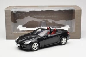 Mercedes SLK R171 Obsidian Black Metallic Minichamps 1:18 B66962319 Diecast - image 9 of 9