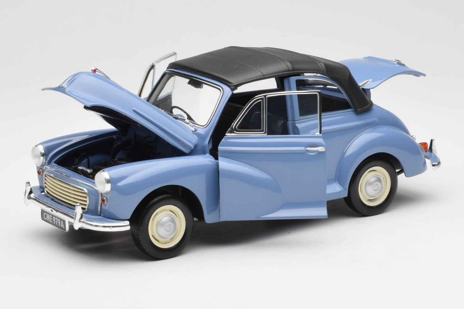ミニチャンプス1/18モーリスマイナー 1⁄18 モーリス マイナー 箱痛み ⁄ 右