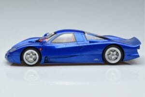Nissan R390 GT1 Road Car GT Spirit 1:18 GT403 Resin - image 3 of 6