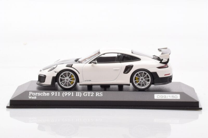 Porsche 911 991.2 GT2 RS White Minichamps 1:43 CA04318004 Diecast