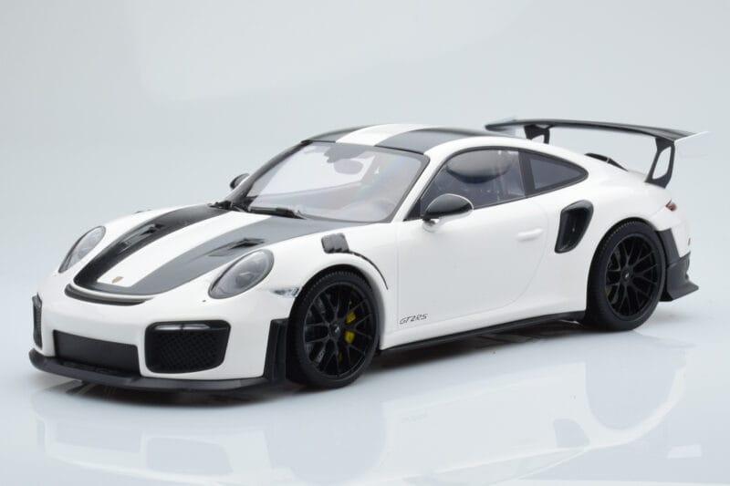 Porsche 911 GT2 RS 991.2 Weissach Package White Black Magnesium Wheels Minichamps 1:18 153068309 Diecast