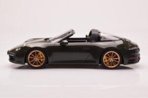 Porsche 911 992 Targa 4S Olive Green GT Spirit 1:18 GT438 Resin - image 3 of 6