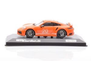 Porsche 911 992 Turbo S Gulf Orange Minichamps 1:43 WAP0209060N002 Diecast