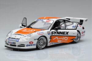 Porsche 911 996 GT3 R #1 C. Kwan Carrera Cup Asia 2004 AUTOart 1:18 80487 Diecast - image 2 of 7