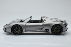 Porsche 918 Spyder Prototype Grey Metallic Minichamps 1:18 110060030 Diecast - image 4 of 7