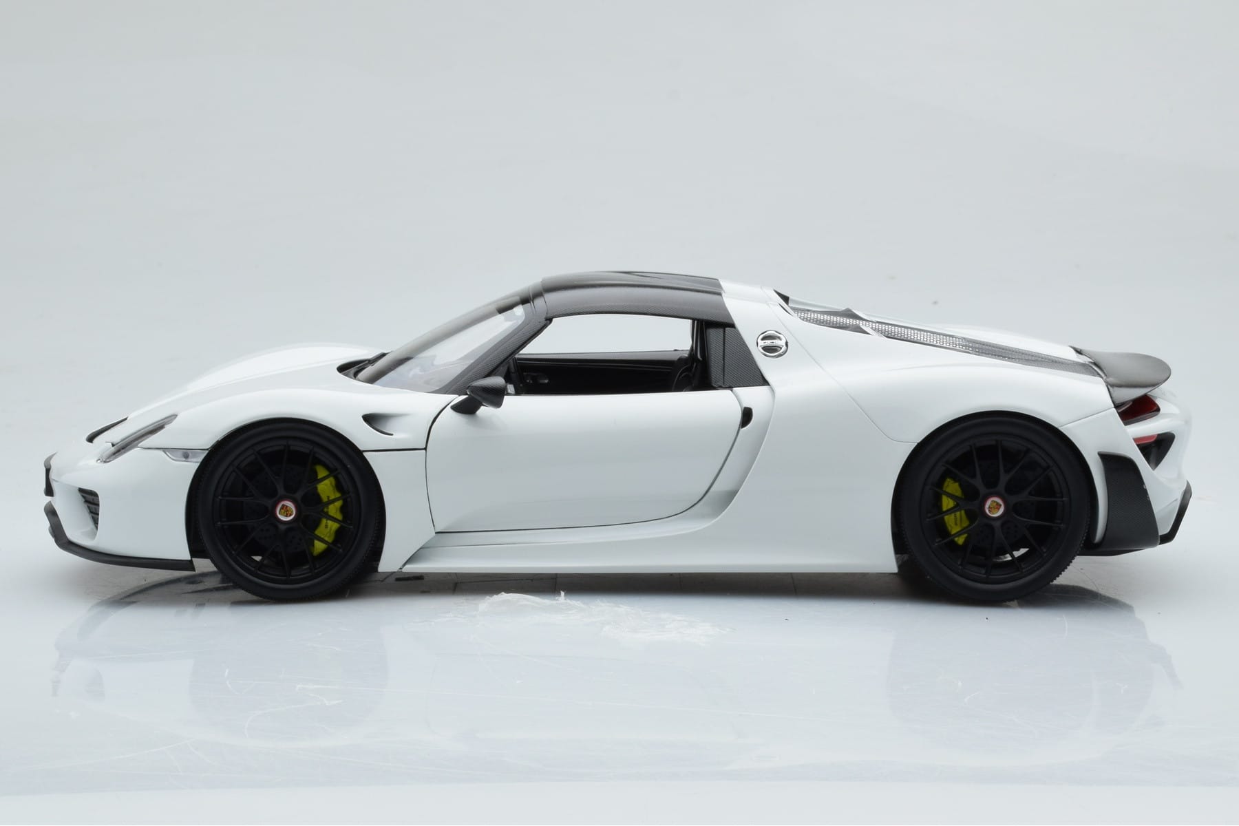 Minichamps Porsche 918 Spyder Weissach 1:18 Diecast