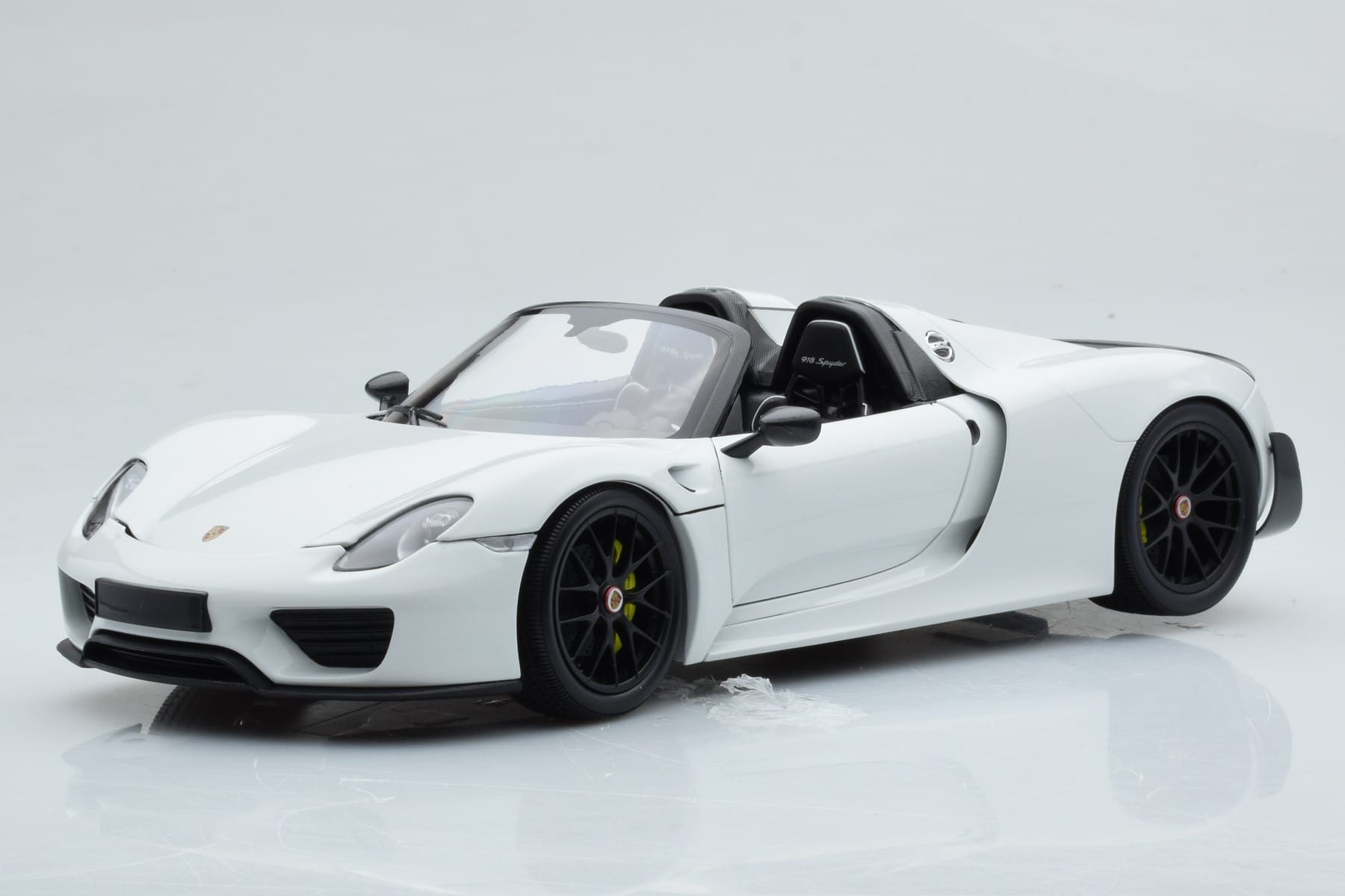 Minichamps Porsche 918 Spyder Weissach 1:18 Diecast