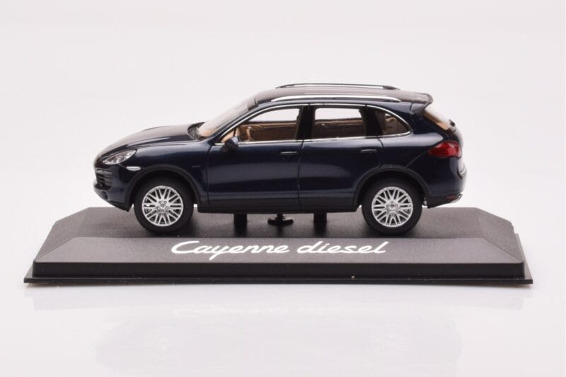 Porsche Cayenne 9PA Diesel Dark Blue Minichamps 1:43 WAP0200030B Diecast
