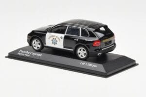 Porsche Cayenne 9PA Highway Patrol Minichamps 1:43 400066291 Diecast - image 3 of 4