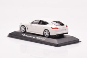 Porsche Panamera 970 Diesel Carrara White Minichamps 1:43 WAP0200090C Diecast - image 3 of 4