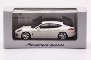 Porsche Panamera 970 Diesel Carrara White Minichamps 1:43 WAP0200090C Diecast - image 4 of 4