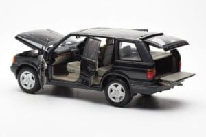 Range Rover P38 4.6 HSE Black Metallic AUTOart 1:18 70017 Diecast - image 8 of 9