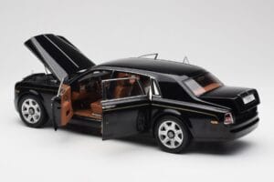 Rolls-Royce Phantom VII EWB Diamond Black Kyosho 1:18 08841DBK2 Diecast - image 5 of 8