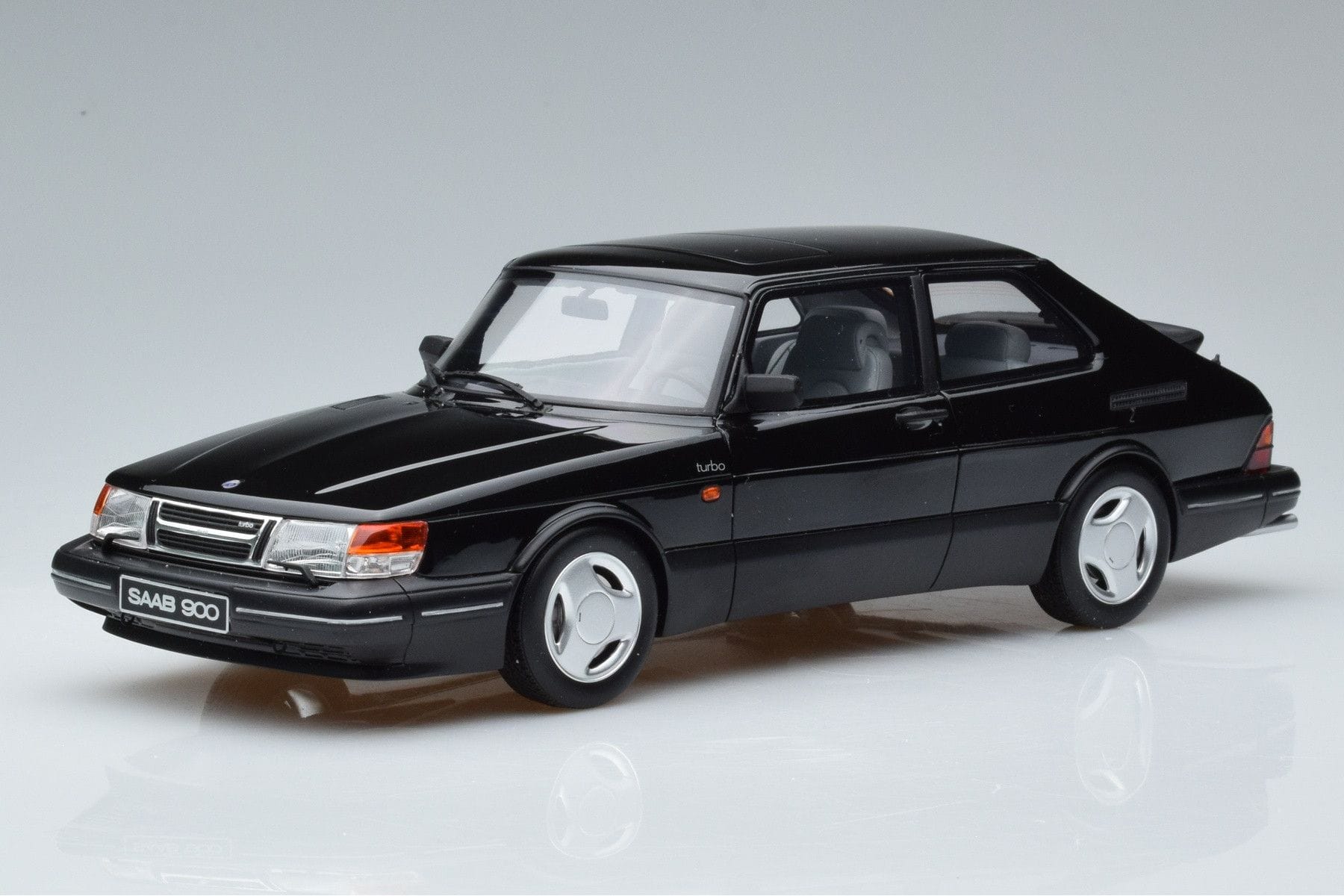 OTTO SAAB 900 ブラック 1/18 Saab 900 Turbo Mk1 Black Otto 1:18