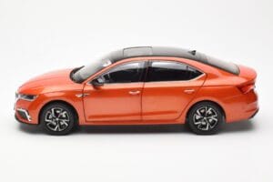 Skoda Octavia Pro Orange FAW 1:18 ZMR000006ORA Diecast - image 4 of 8