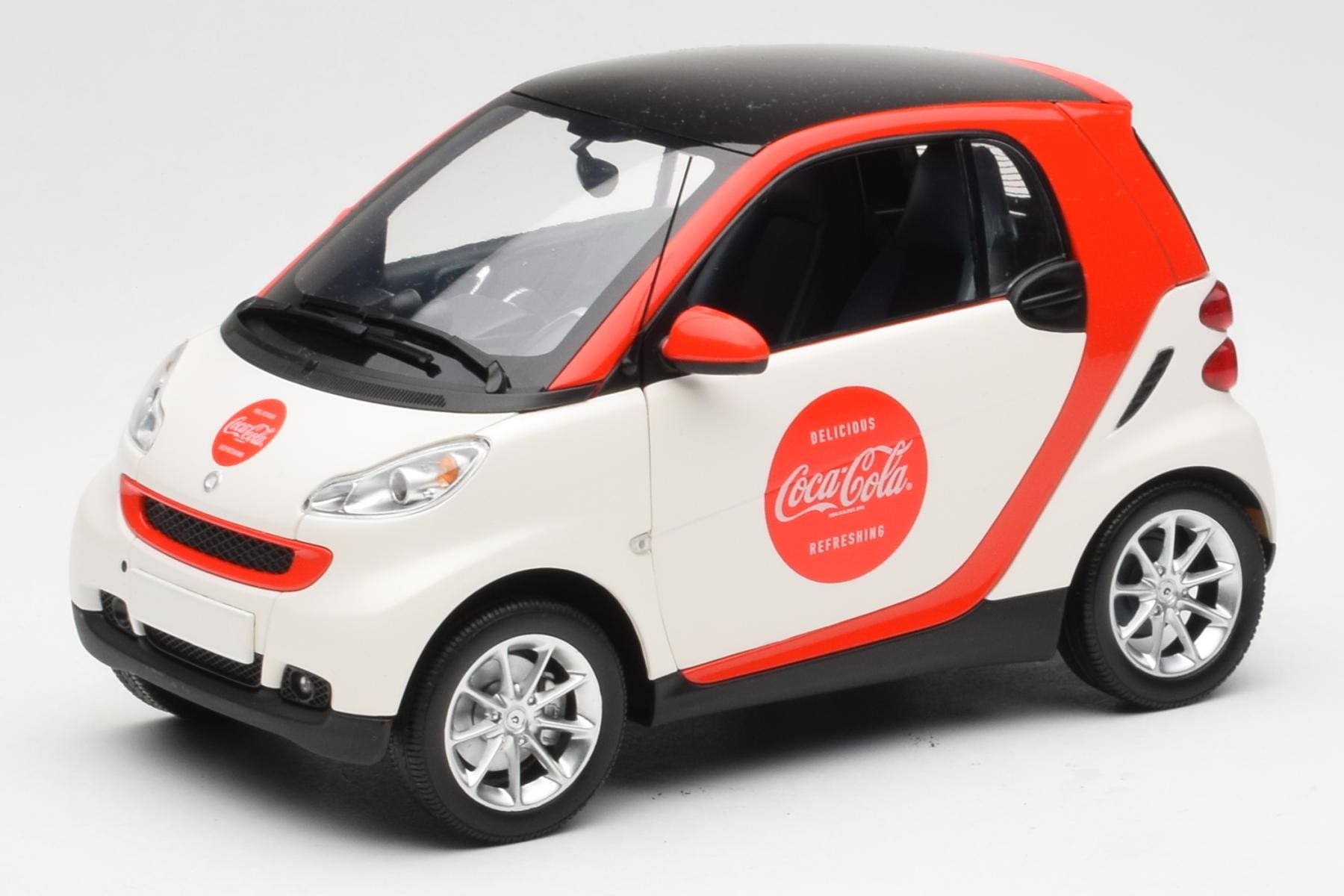 Minichamps Smart Fortwo 451 1:18 Coca-Cola Livery