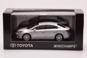 Toyota Avensis T270 Silver Minichamps 1:43 403166903 Diecast - image 4 of 4