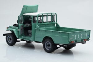 Toyota Land Cruiser 40 4x4 Pickup Green Kyosho 1:18 08958FG Diecast - image 3 of 8