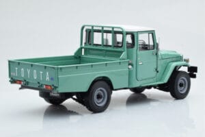 Toyota Land Cruiser 40 4x4 Pickup Green Kyosho 1:18 08958FG Diecast - image 4 of 8