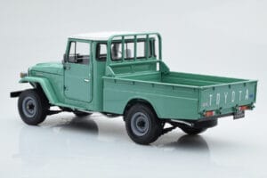 Toyota Land Cruiser 40 4x4 Pickup Green Kyosho 1:18 08958FG Diecast - image 7 of 8