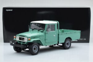 Toyota Land Cruiser 40 4x4 Pickup Green Kyosho 1:18 08958FG Diecast - image 8 of 8