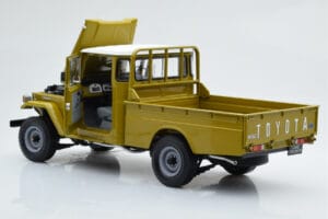Toyota Land Cruiser 40 4x4 Pickup Olive Kyosho 1:18 08958K Diecast - image 3 of 8