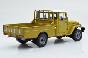 Toyota Land Cruiser 40 4x4 Pickup Olive Kyosho 1:18 08958K Diecast - image 4 of 8