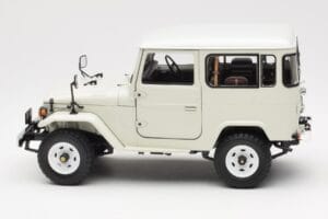 Toyota Land Cruiser FJ40 Van White Kyosho 1:18 08971W Diecast - image 4 of 8