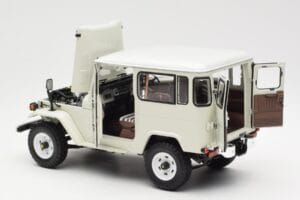 Toyota Land Cruiser FJ40 Van White Kyosho 1:18 08971W Diecast - image 5 of 8
