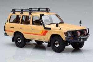 Toyota Land Cruiser 60 Beige With Optional Parts Kyosho 1:18 08956XBE Diecast - image 5 of 12