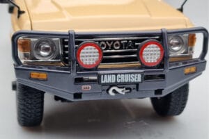 Toyota Land Cruiser 60 Beige With Optional Parts Kyosho 1:18 08956XBE Diecast - image 9 of 12