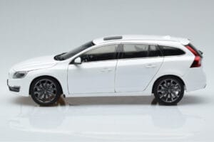 Volvo V60 D3 Crystal White FAW 1:18 9430840 Diecast - image 4 of 7