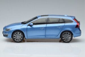 Volvo V60 D3 Power Blue FAW 1:18 9430839 Diecast - image 4 of 7