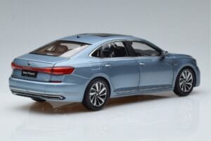 Volkswagen Passat B8 Blue FAW 1:18 ZVF000003A Diecast - image 3 of 7