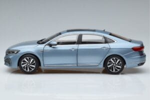 Volkswagen Passat B8 Blue FAW 1:18 ZVF000003A Diecast - image 4 of 7