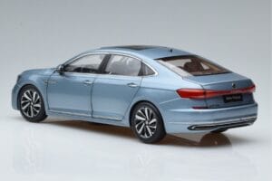 Volkswagen Passat B8 Blue FAW 1:18 ZVF000003A Diecast - image 6 of 7