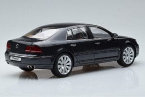 Volkswagen Phaeton V6 Mazeppa Gray Kyosho 1:18 08831MBK Diecast - image 3 of 9
