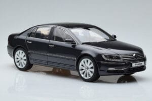 Volkswagen Phaeton V6 Mazeppa Gray Kyosho 1:18 08831MBK Diecast - image 6 of 9
